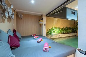 Studios Bawa & Atas