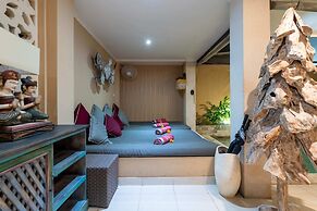 Studios Bawa & Atas