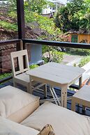 Studios Bawa & Atas