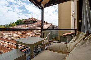 Studios Bawa & Atas
