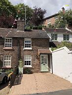2bed-sleeps 4-parking-superfast Wifi