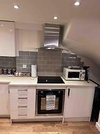 2bed-sleeps 4-parking-superfast Wifi