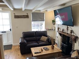 2bed-sleeps 4-parking-superfast Wifi