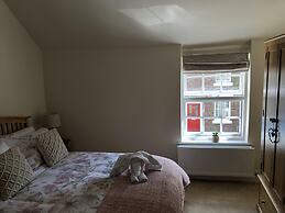 2bed-sleeps 4-parking-superfast Wifi