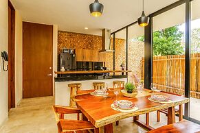 Luminous Private Pool Condo & Communal Rooftop Pool Lounge