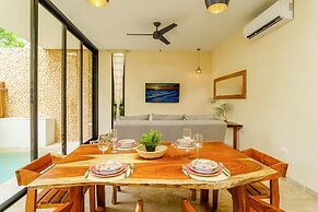 Luminous Private Pool Condo & Communal Rooftop Pool Lounge