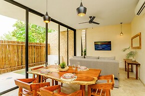 Luminous Private Pool Condo & Communal Rooftop Pool Lounge