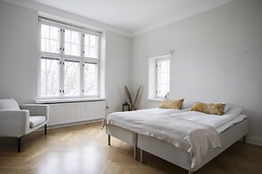 Grand luminous 150m2 2BR aptmnt in Eira
