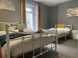 Bridgend Central 2-bed Apartment