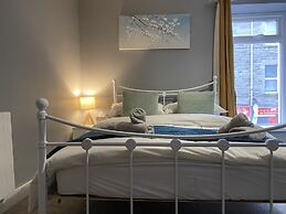 Bridgend Central 2-bed Apartment