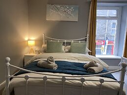 Bridgend Central 2-bed Apartment