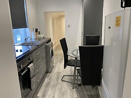 Bridgend Central 2-bed Apartment