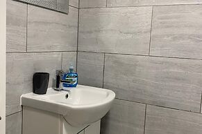 Bridgend Central 2-bed Apartment