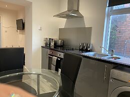 Bridgend Central 2-bed Apartment