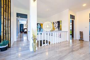 Pool villa  4 BR walking to Beach HV