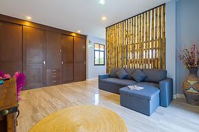 Pool villa  4 BR walking to Beach HV