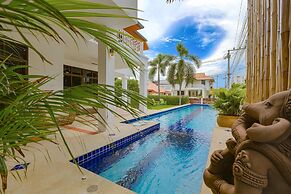 Pool villa  4 BR walking to Beach HV