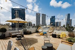 Domus Metro Hotel