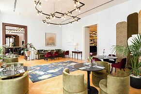 Sapphire House Antwerp, Autograph Collection