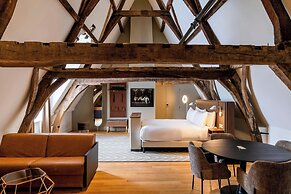 Sapphire House Antwerp, Autograph Collection