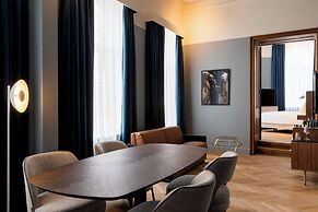 Sapphire House Antwerp, Autograph Collection