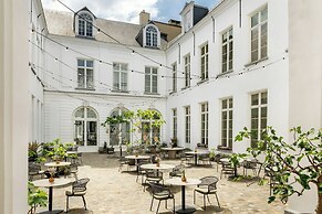 Sapphire House Antwerp, Autograph Collection