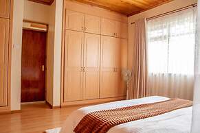 United Nations Bluezone Stunning, Spacious Cottage