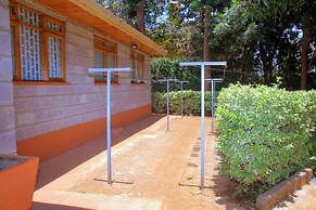 United Nations Bluezone Stunning, Spacious Cottage