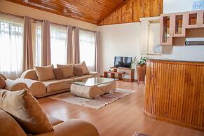 United Nations Bluezone Stunning, Spacious Cottage