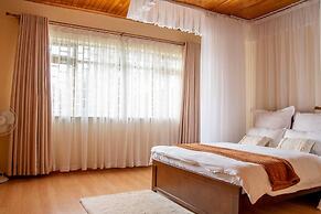 United Nations Bluezone Stunning, Spacious Cottage
