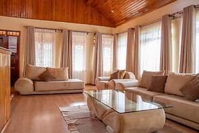 United Nations Bluezone Stunning, Spacious Cottage