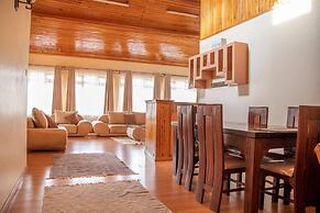 United Nations Bluezone Stunning, Spacious Cottage