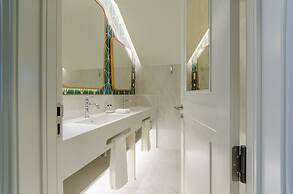 The Emerald House Lisbon, Curio Collection By Hilton