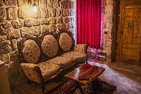 Ottoman Cave Junior