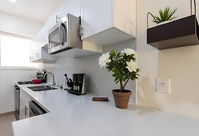 Bright & Relaxing Full Apartment