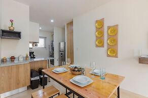 Bright & Relaxing Full Apartment
