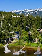 Lakefront Chalet with private dock