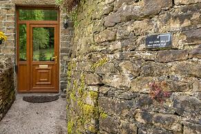 Oldmill-2bed-sleeps6-privategarden-optionalhottub