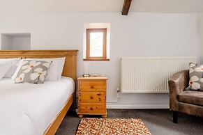 Oldmill-2bed-sleeps6-privategarden-optionalhottub