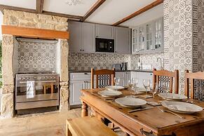Oldmill-2bed-sleeps6-privategarden-optionalhottub