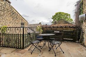 Oldmill-2bed-sleeps6-privategarden-optionalhottub
