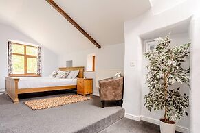 Oldmill-2bed-sleeps6-privategarden-optionalhottub