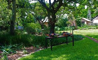 Lavender Tree Spacious Cottage for 2-3 People
