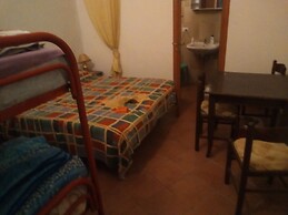 Room-cozy Large Room For Five People