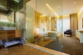Ador Hotel