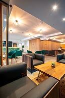 Ador Hotel