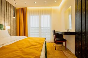 Ador Hotel