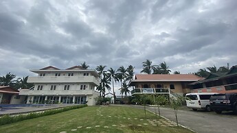 Shoreland Beach Resort by Cocotel