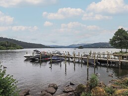 Shoreside Lodge