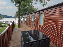 Shoreside Lodge